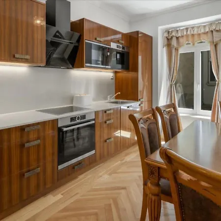 Chestnut Old Town Διαμέρισμα Μπρατισλάβα