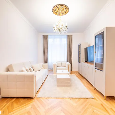 Chestnut Old Town Apartament